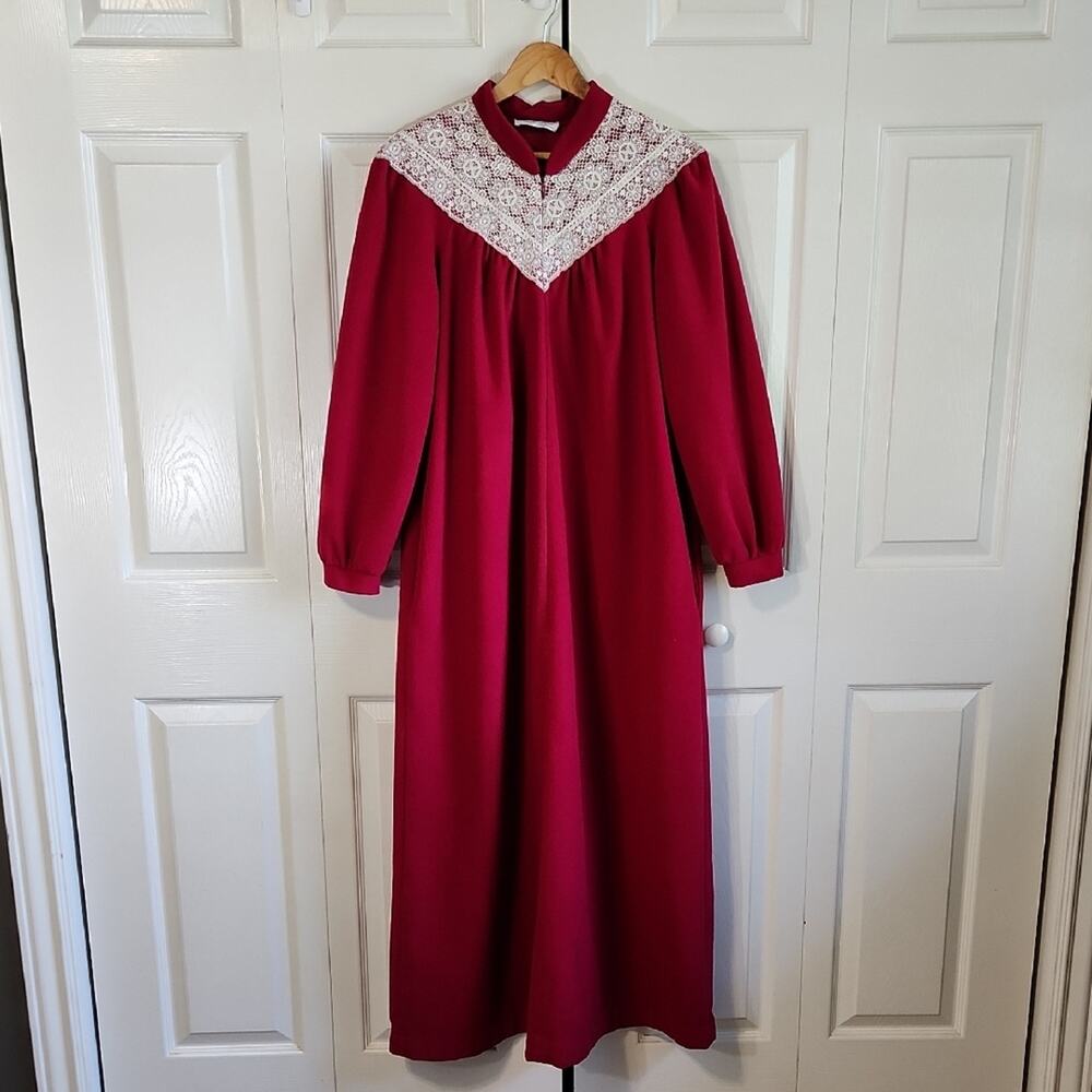 Vintage Vassarette Womens Pinkish Red Long Bathrobe Size LG/XL Lace 3/4 Zip‎